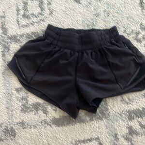 lululemon size 0 low rise 2.5 hotty hot black shorts only worn a few times
